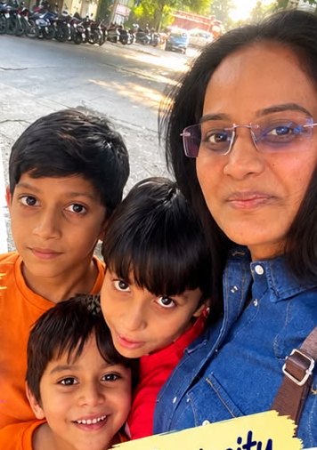 Komal with three young innovators
